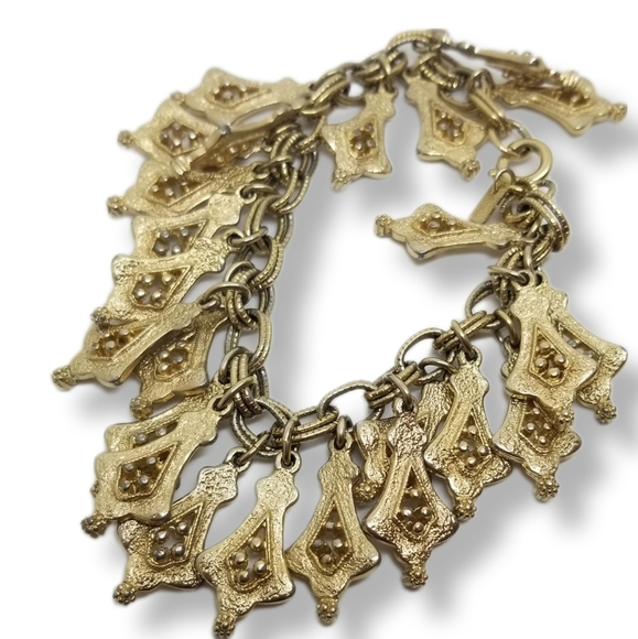 EMMONS VINTAGE ETRUSCAN STYLE GOLDTONE STATEMENT CHARMED BRACELET - Picture 5 of 8